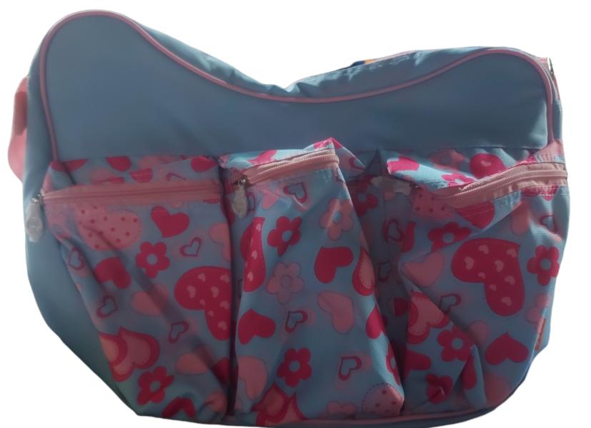Pañalera Celeste con Estampado de Corazones y Flores.
